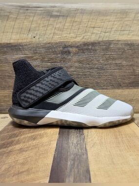 Adidas Harden White Black Athletic Basketball Shoes Size 6.5 Men / 7.5 Women